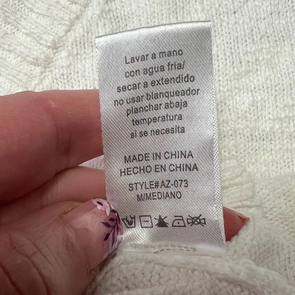 Fate White V-Neck Cold Shoulder Short Sleeve Sweater - size Medium - Picture 7 of 9